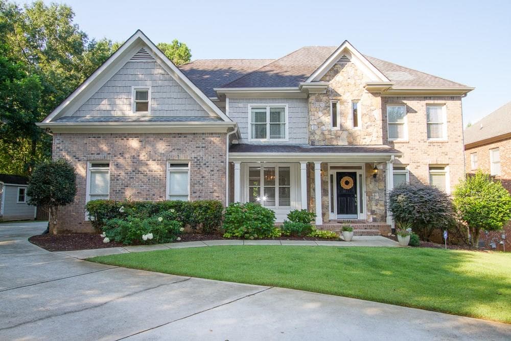 5 bedroom, 4,877 sq ft single family residence sold at 2915 Gabi Lane, Atlanta, GA 30329