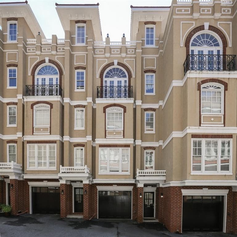 3 bedroom, 2,320 sq ft townhouse sold at 806 Clifton Heights Lane, Atlanta, GA 30329