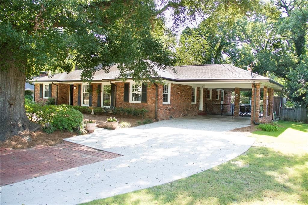 3 bedroom, 2,027 sq ft single family residence sold at 2613 Sharondale Drive, Atlanta, GA 30305