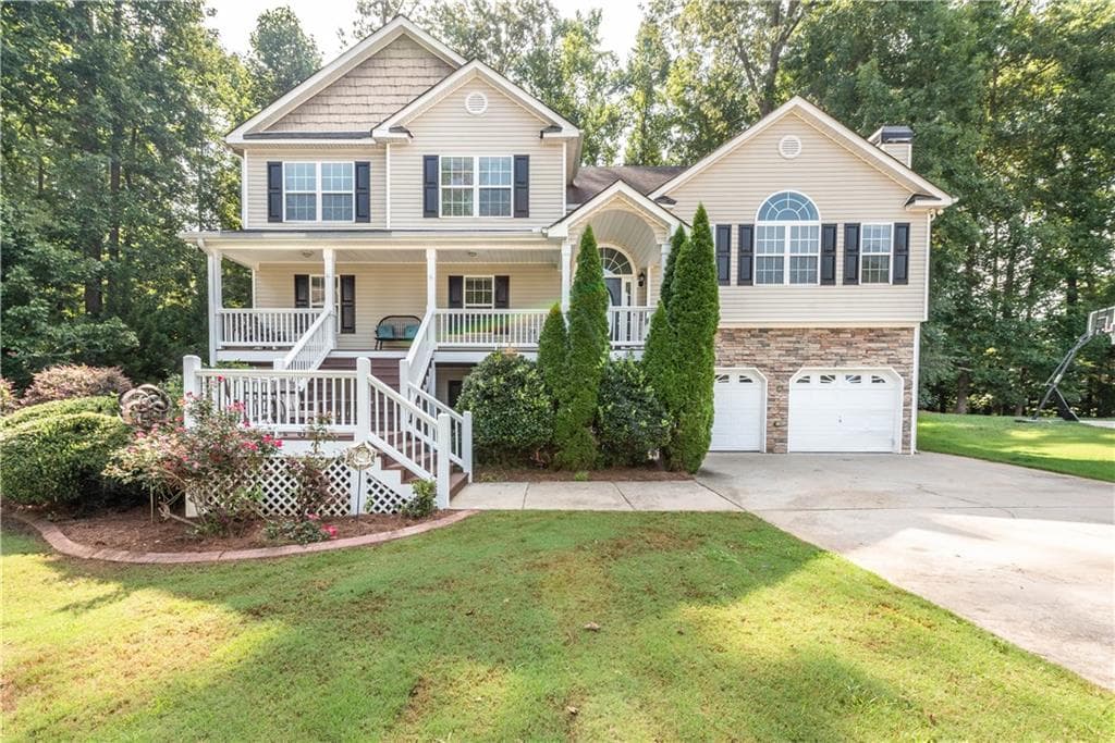 4 bedroom, 2,800 sq ft single family residence sold at 805 Sable Trace Hollow, Acworth, GA 30102