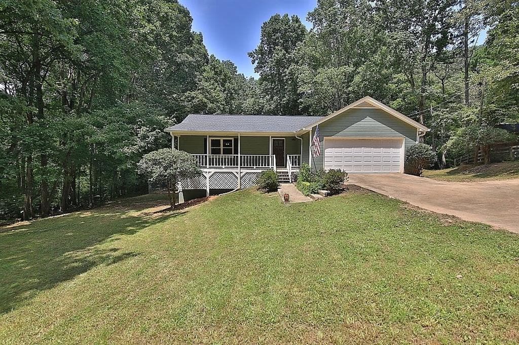 3 bedroom, 1,936 sq ft single family residence sold at 2845 Spring Drive, Cumming, GA 30041