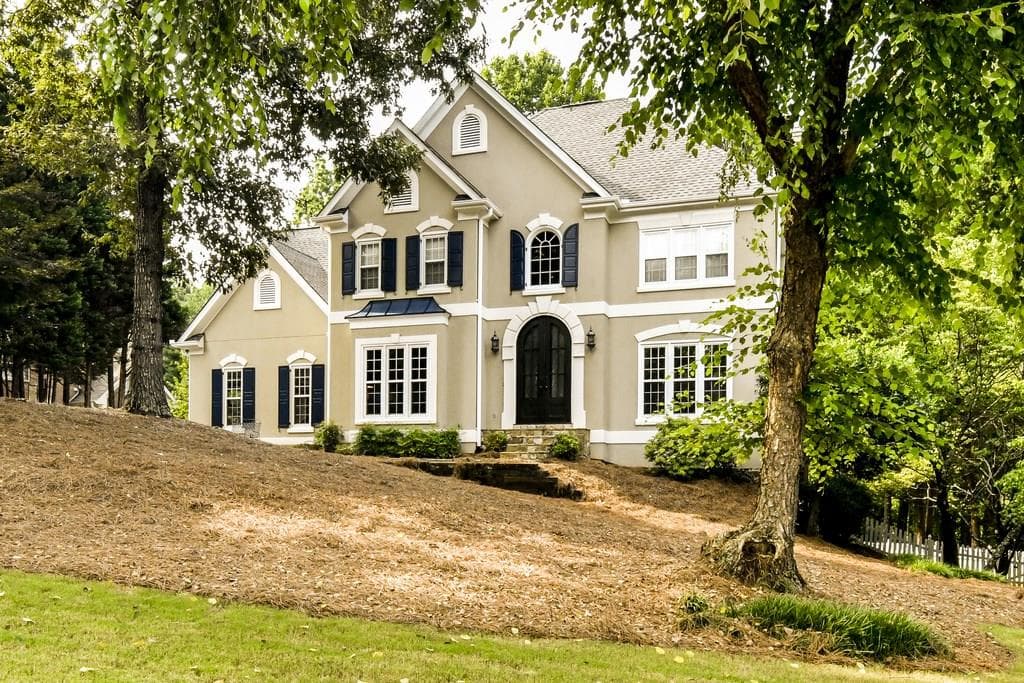 4 bedroom, 3,842 sq ft single family residence sold at 9785 Hunt club Way, Alpharetta, GA 30022