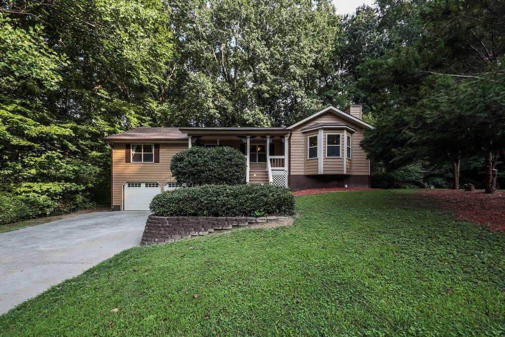 6 bedroom, 3,128 sq ft single family residence sold at 839 SUNSET Court, Acworth, GA 30102