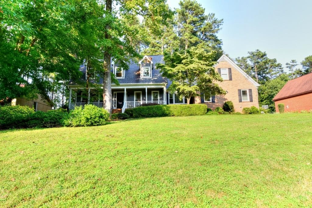 4 bedroom single family residence sold at 204 JAMESTOWN Court, Lilburn, GA 30047