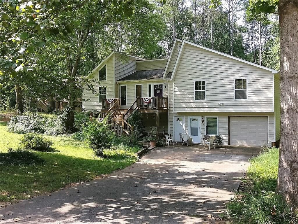 4 bedroom, 2,558 sq ft single family residence sold at 1648 Shadowbrook Drive, Acworth, GA 30102