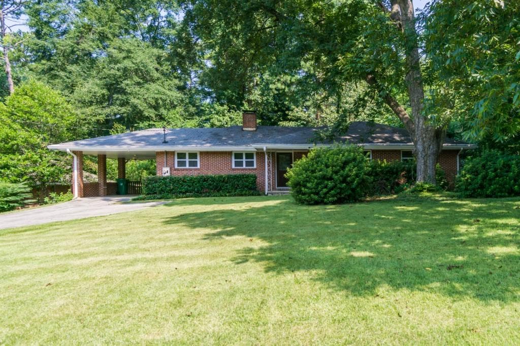 3 bedroom, 2,059 sq ft single family residence sold at 2790 Glenbriar Drive, Atlanta, GA 30345