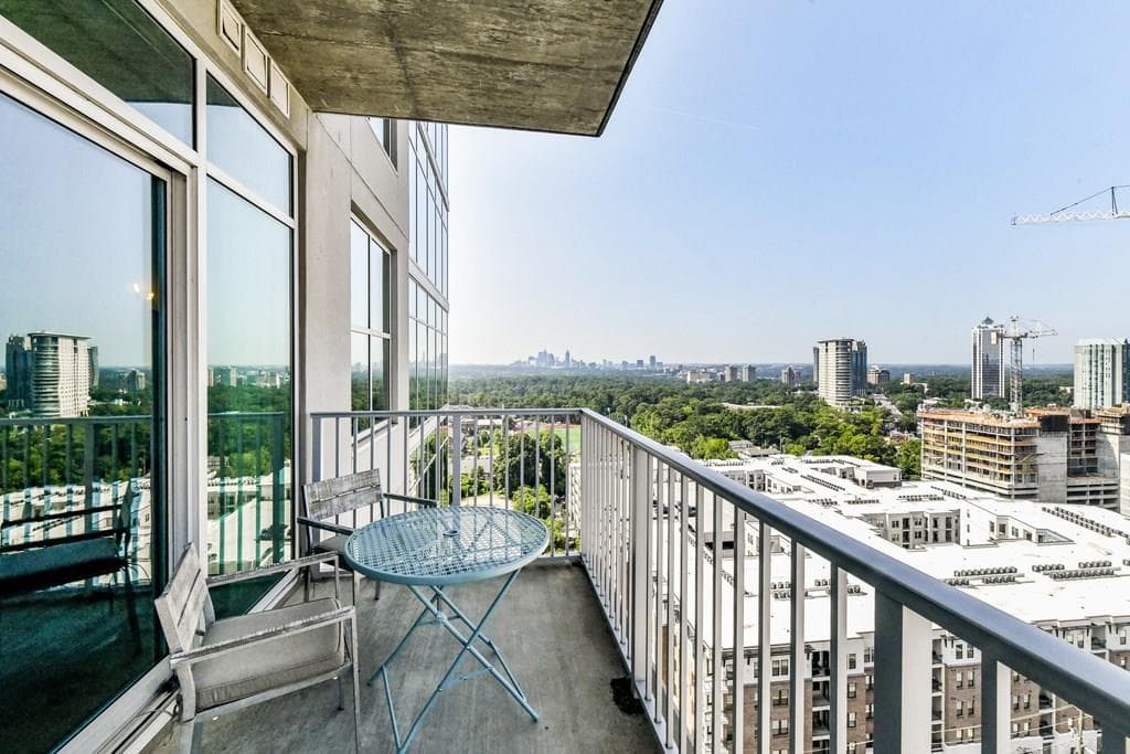2 bedroom, 1,002 sq ft condominium sold at 250 Pharr Road 1609, Atlanta, GA 30305