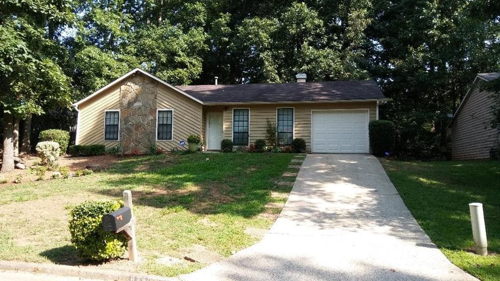 3 bedroom, 1,229 sq ft single family residence sold at 824 Greenhedge Drive, Stone Mountain, GA 30088