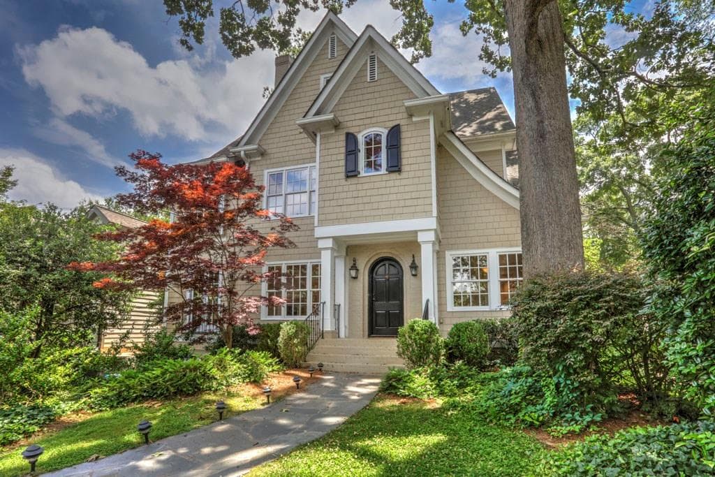 4 bedroom, 3,284 sq ft single family residence sold at 2099 McKinley Road, Atlanta, GA 30318