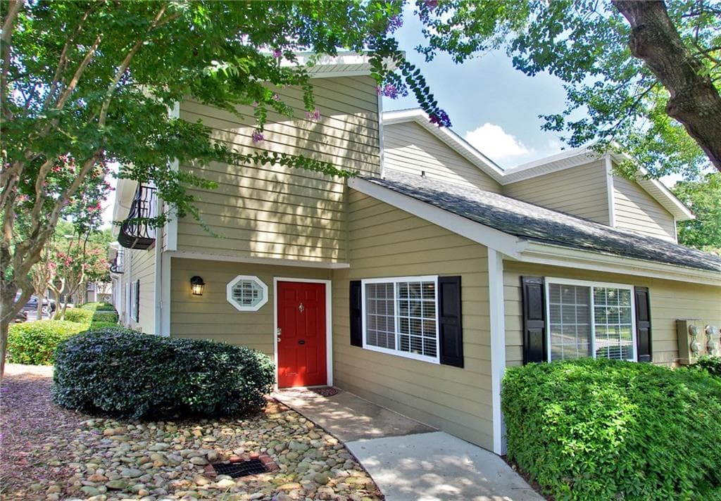 2 bedroom, 1,290 sq ft townhouse sold at 1468 Briarwood Road 207, Brookhaven, GA 30319