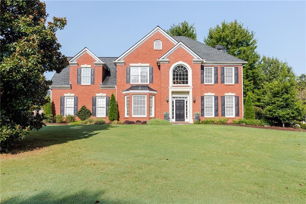 4 bedroom, 3,100 sq ft single family residence sold at 1300 Queensgate Court, Smyrna, GA 30082