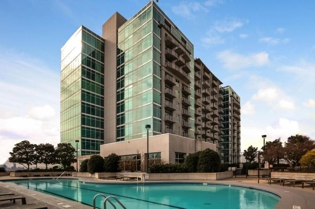 2 bedroom, 1,003 sq ft condominium sold at 250 Pharr Road 1409, Atlanta, GA 30305