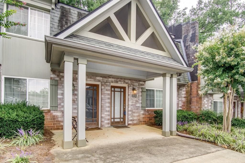 2 bedroom, 1,385 sq ft condominium sold at 147 Rondak Circle 147, Smyrna, GA 30080