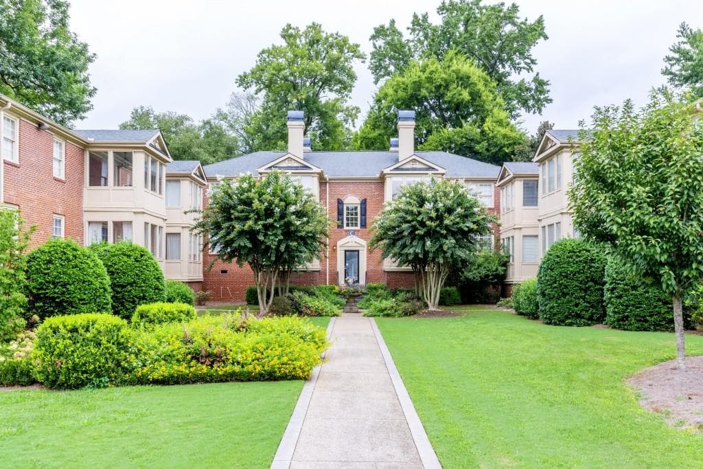 2 bedroom, 1,077 sq ft condominium sold at 115 Peachtree Memorial Drive C4, Atlanta, GA 30309