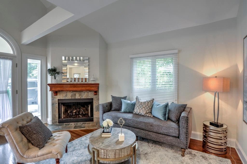 4 bedroom, 2,555 sq ft single family residence sold at 567 Collier Road, Atlanta, GA 30318