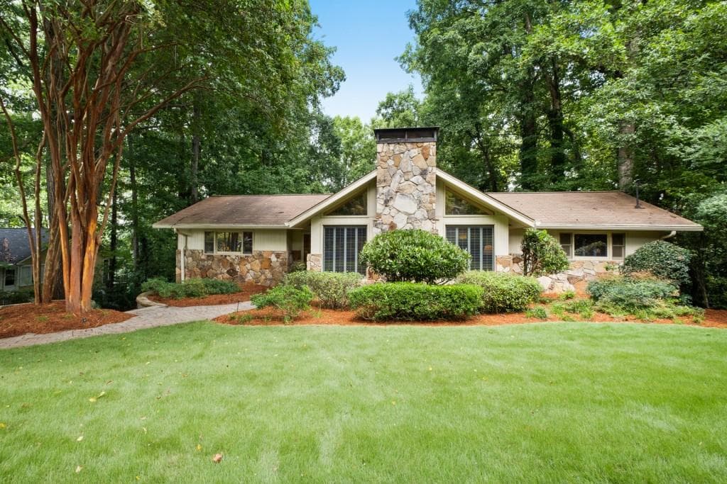 2 bedroom, 1,925 sq ft single family residence sold at 3280 N Embry Circle, Atlanta, GA 30341