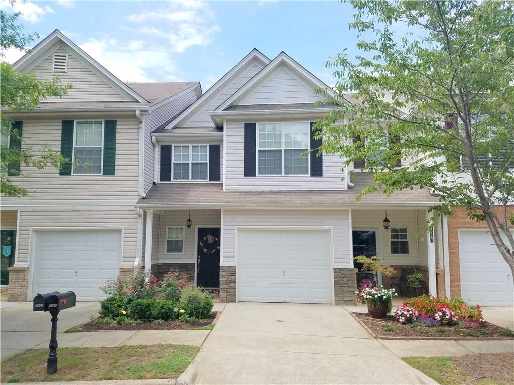 3 bedroom, 1,764 sq ft townhouse sold at 4865 Beacon Ridge Lane, Flowery Branch, GA 30542