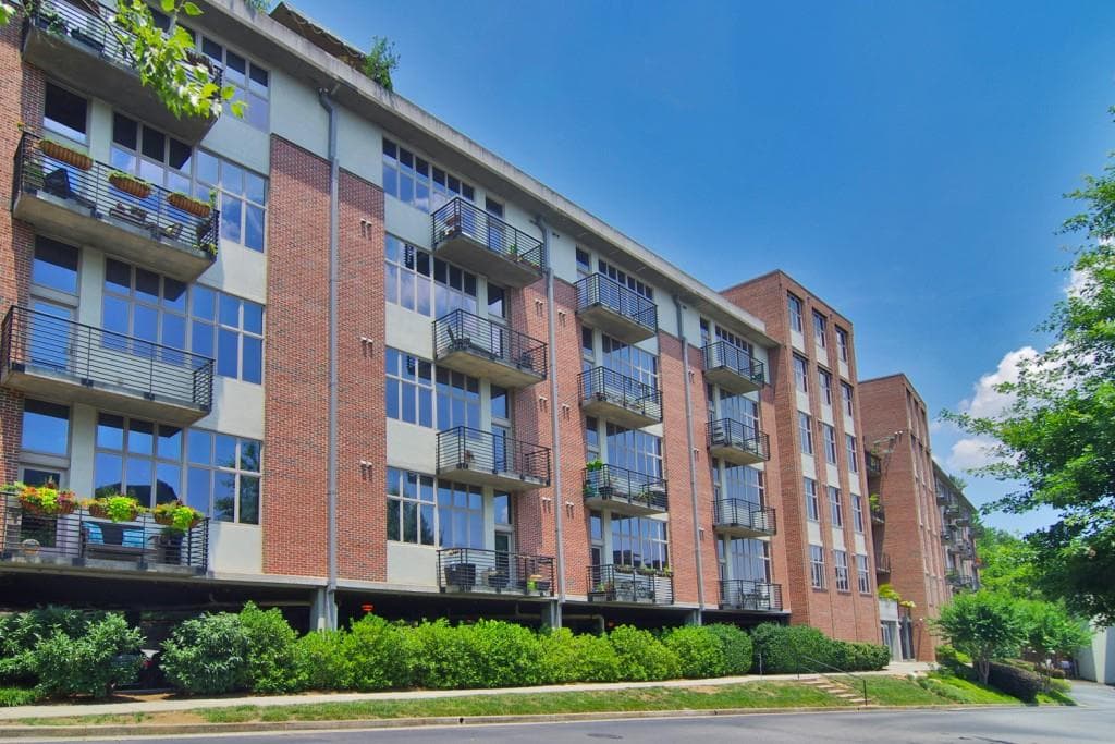 2 bedroom, 1,215 sq ft condominium sold at 640 Glen Iris Drive 618, Atlanta, GA 30308
