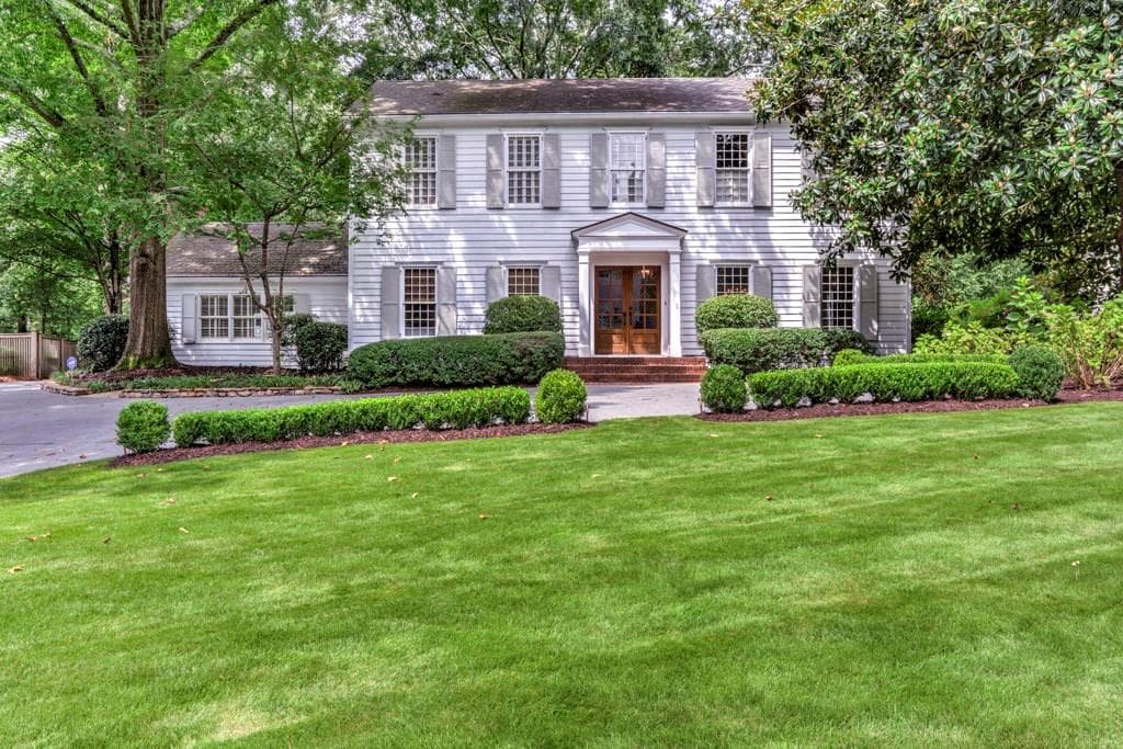 4 bedroom, 4,446 sq ft single family residence sold at 3390 Pinestream Road, Atlanta, GA 30327