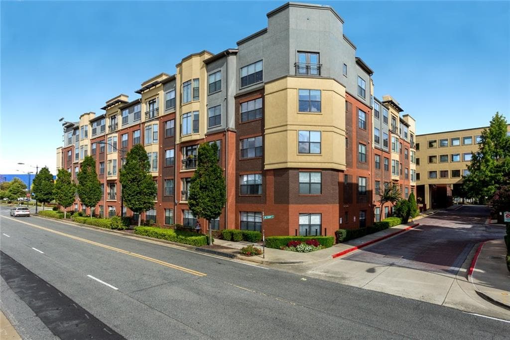 2 bedroom, 1,147 sq ft condominium sold at 400 17th Street 2421, Atlanta, GA 30363