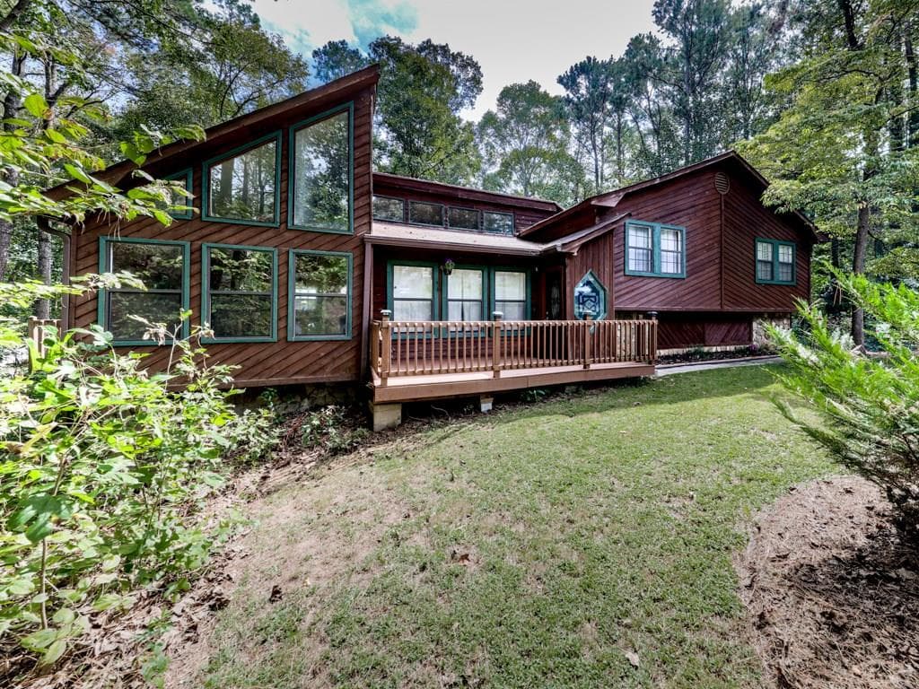 3 bedroom, 1,810 sq ft single family residence sold at 2025 Vicksburg Trail, Woodstock, GA 30189