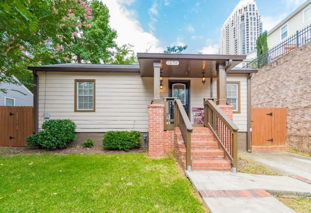 3 bedroom, 910 sq ft single family residence sold at 1276 Lyle Place, Atlanta, GA 30318