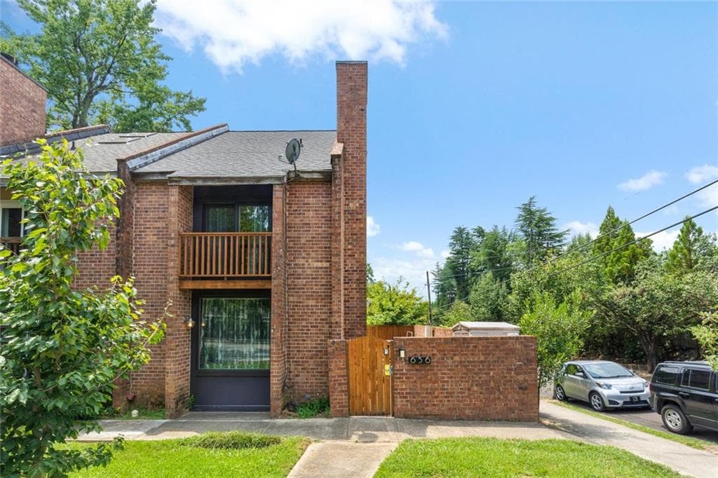 3 bedroom, 1,469 sq ft townhouse sold at 656 Cleburne Terrace NE, Atlanta, GA 30306