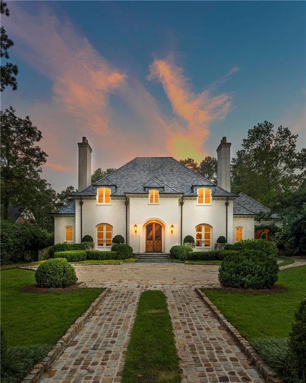 4 bedroom, 5,182 sq ft single family residence sold at 2934 Paces Lake Drive, Atlanta, GA 30339