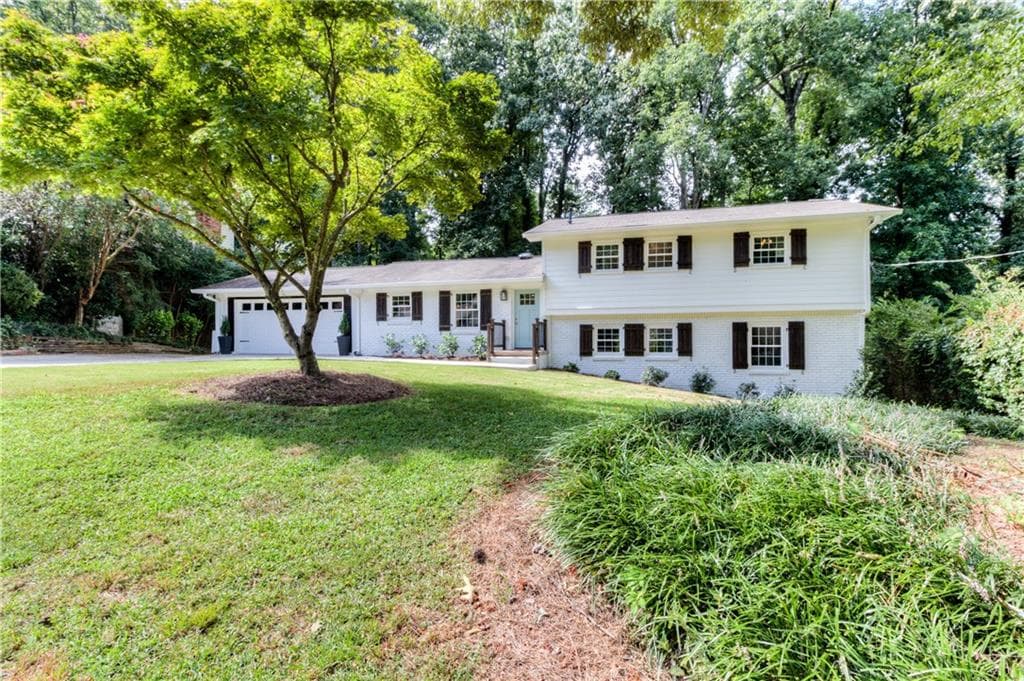 4 bedroom, 2,694 sq ft single family residence sold at 1595 Chateau Drive, Dunwoody, GA 30338