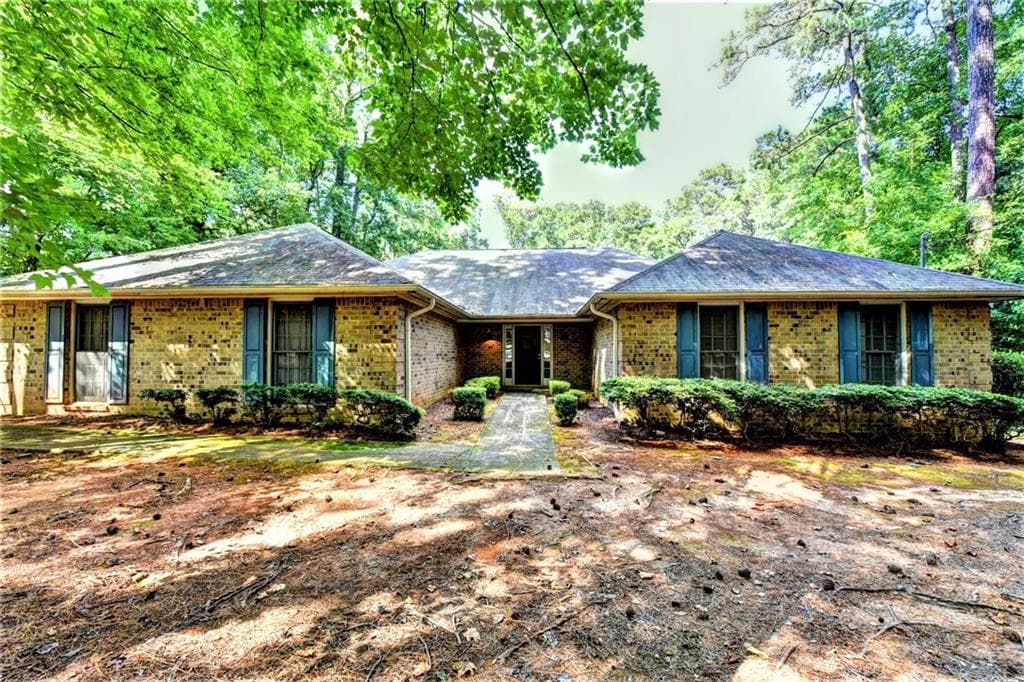 4 bedroom, 2,224 sq ft single family residence sold at 4235 Chamblee Dunwoody Road, Atlanta, GA 30341