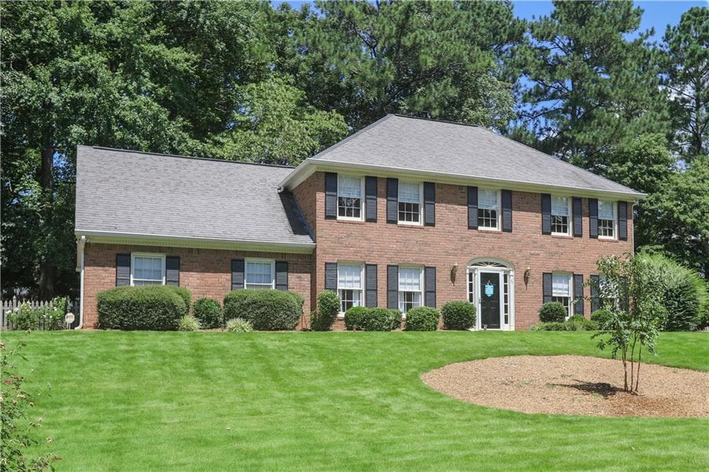 5 bedroom, 2,773 sq ft single family residence sold at 1812 Hedge Sparrow Court, Roswell, GA 30075