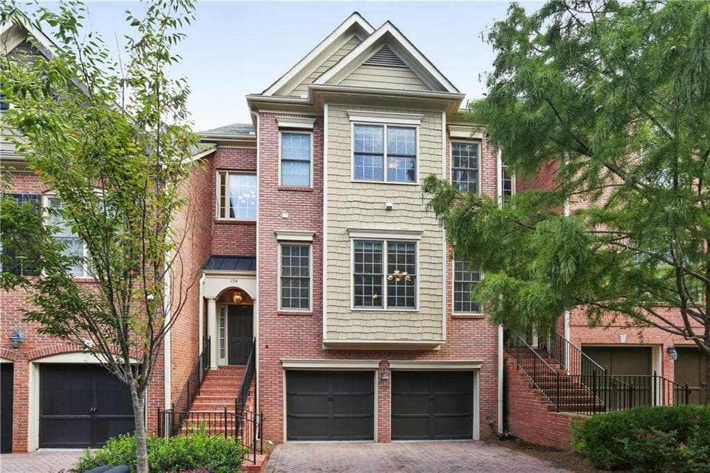 194 Meeting Lane, Atlanta, GA 30342 — most recent listing photo