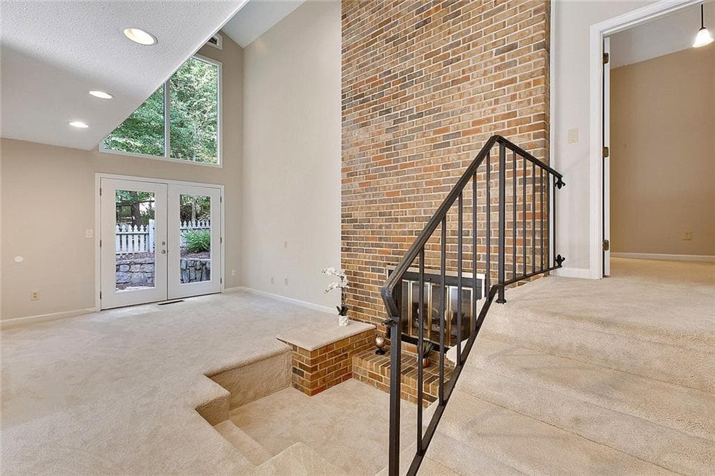 4 bedroom, 2,728 sq ft townhouse sold at 225 LAKEVIEW Ridge, Roswell, GA 30076