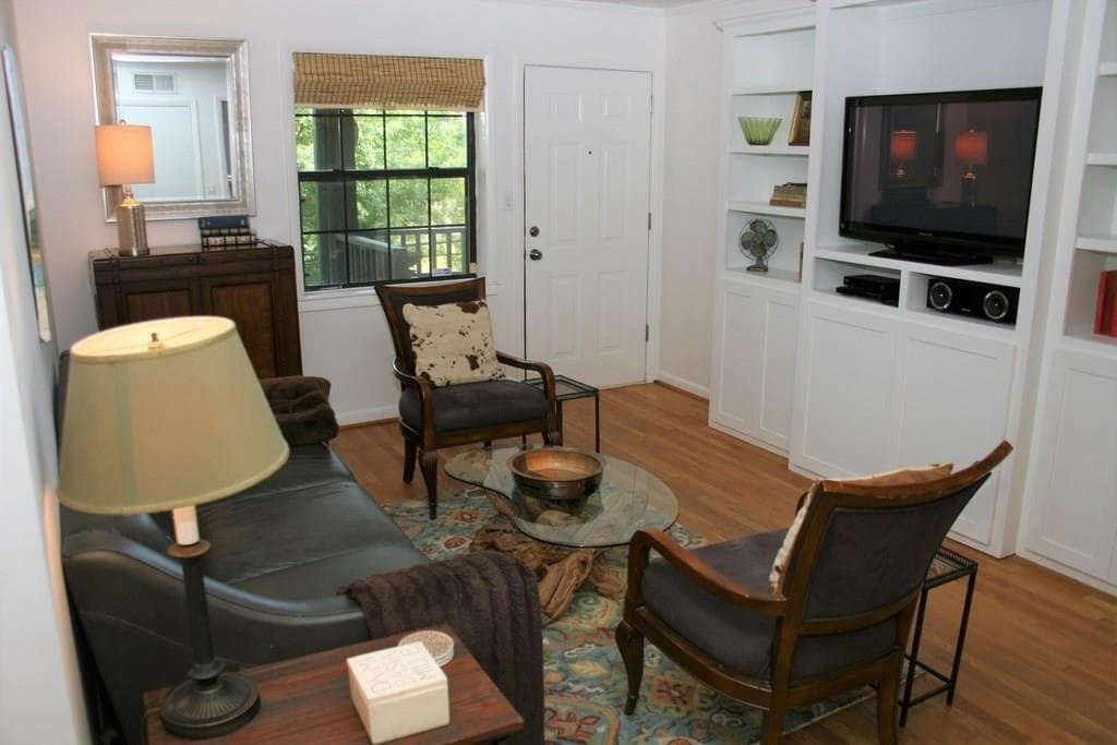2 bedroom, 840 sq ft condominium sold at 410 CANDLER PARK #E-1 Drive, Atlanta, GA 30307