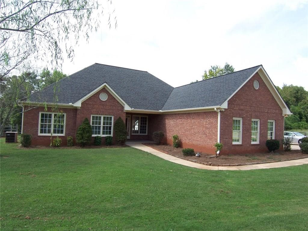 3 bedroom, 2,118 sq ft single family residence sold at 4935 BRYANT QUARTER Road, Gillsville, GA 30543