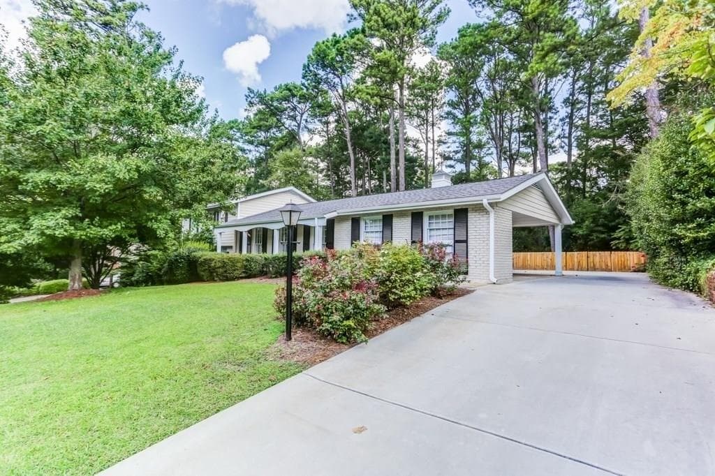4 bedroom, 2,078 sq ft single family residence sold at 1674 Chateau Drive, Dunwoody, GA 30338
