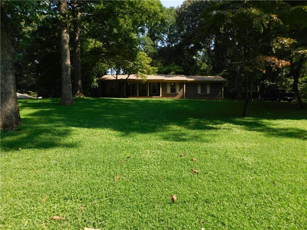3 bedroom, 1,403 sq ft single family residence sold at 1282 Lavista Drive, Mableton, GA 30126