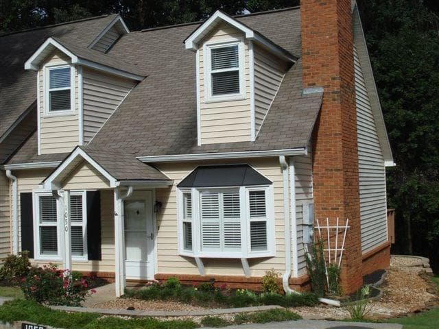 2 bedroom, 1,481 sq ft townhouse sold at 1050 Sasha Lane, Roswell, GA 30075