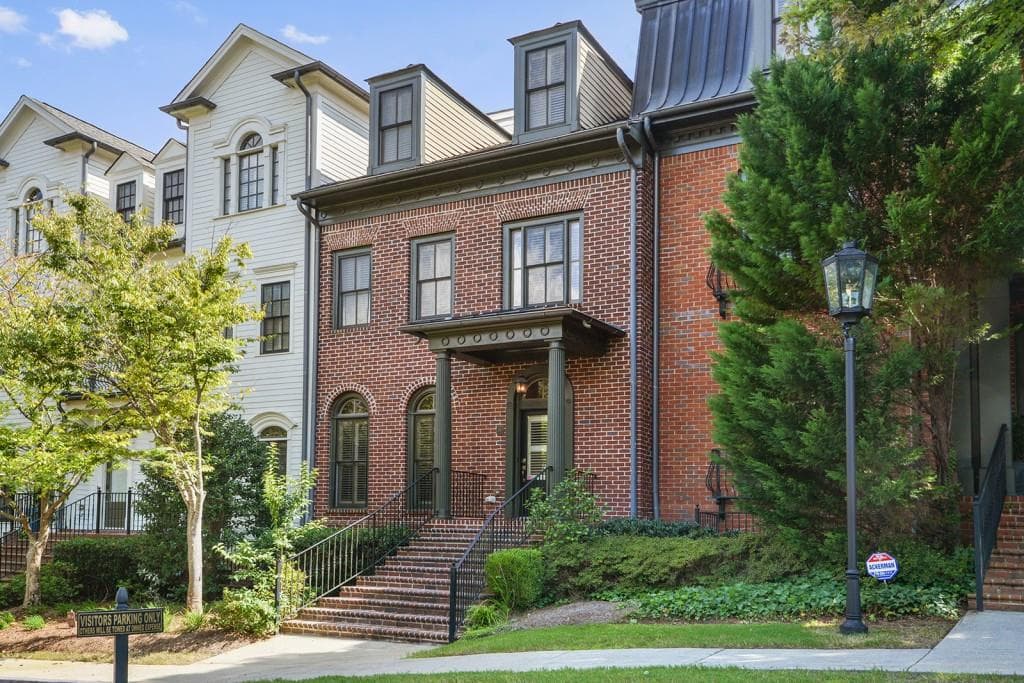 4 bedroom, 3,223 sq ft townhouse sold at 3127 Lenox Road 34, Atlanta, GA 30324