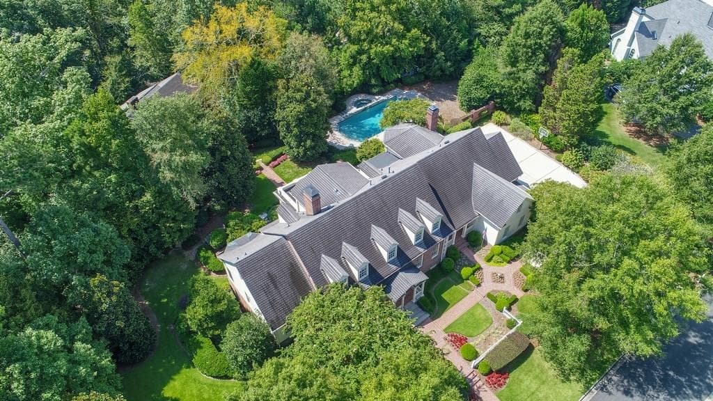 7 bedroom single family residence sold at 400 Windship Place, Atlanta, GA 30327