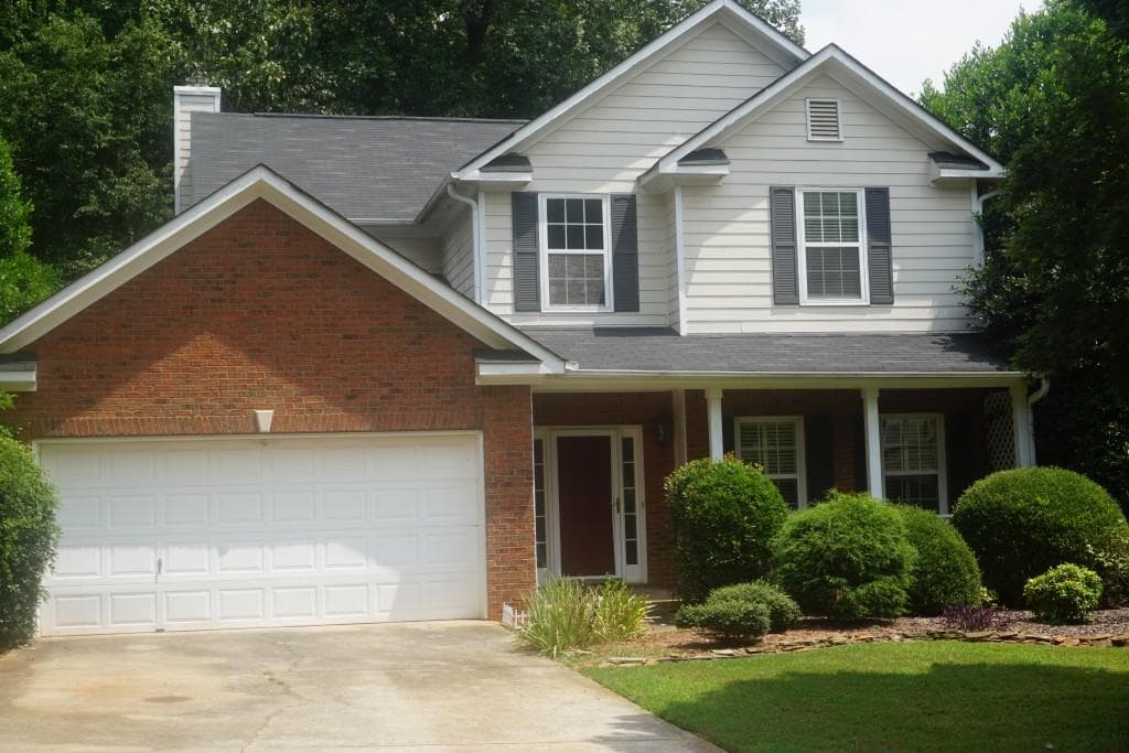 3 bedroom, 2,200 sq ft single family residence sold at 1070 Dogwood Park Drive, Lawrenceville, GA 30046