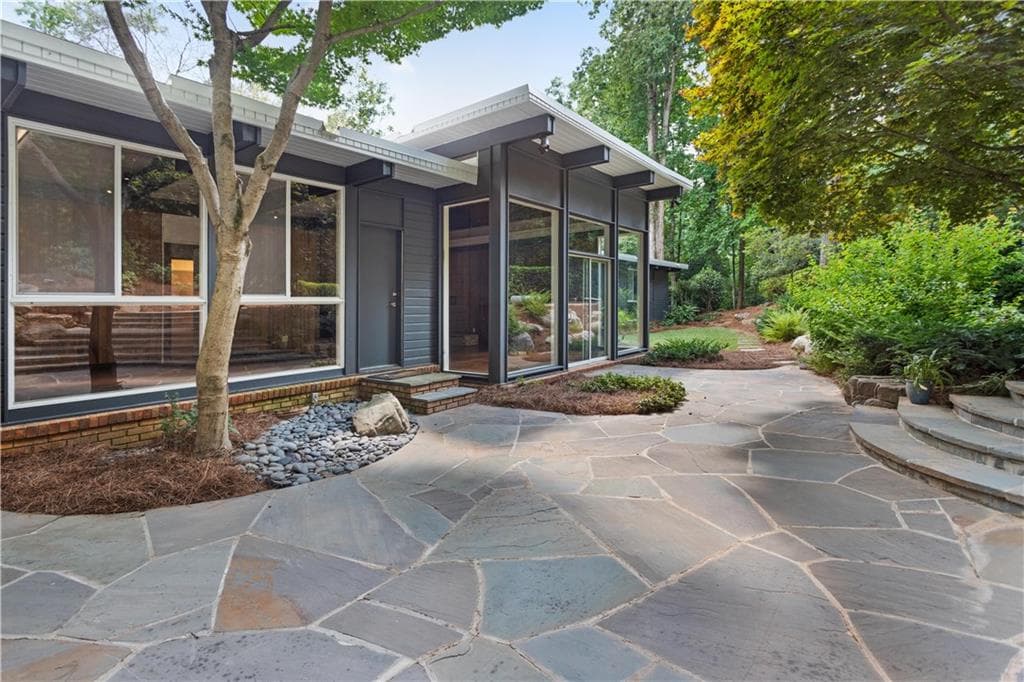 3 bedroom, 2,934 sq ft single family residence sold at 3646 Cloudland Drive, Atlanta, GA 30327