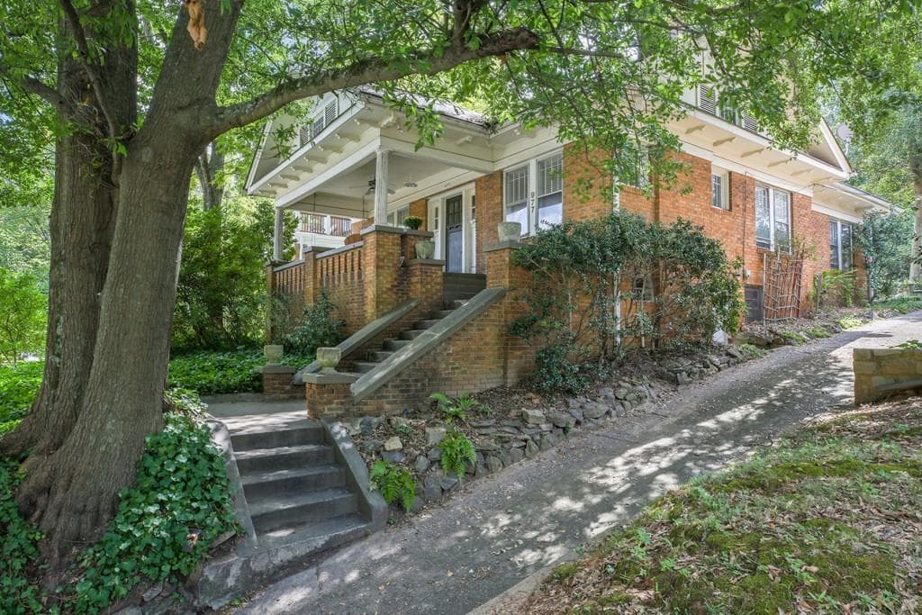 3 bedroom, 2,210 sq ft single family residence sold at 977 North Avenue, Atlanta, GA 30306