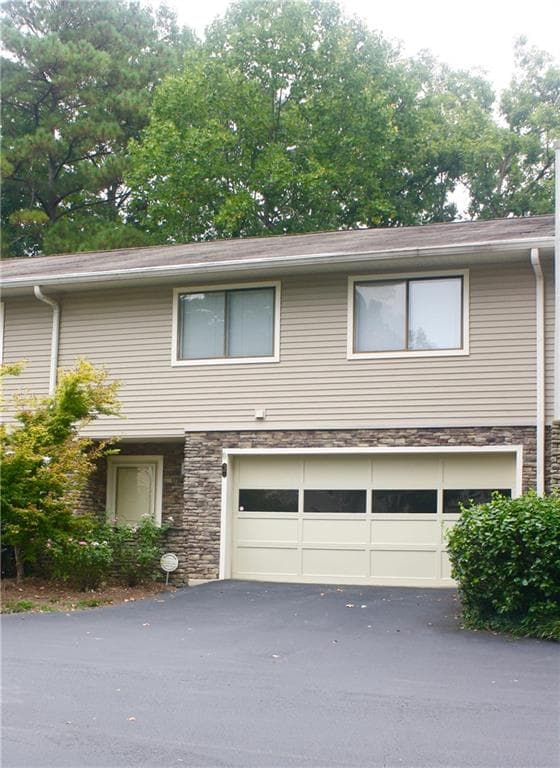 4 bedroom, 1,875 sq ft townhouse sold at 37 Basswood Circle, Atlanta, GA 30328
