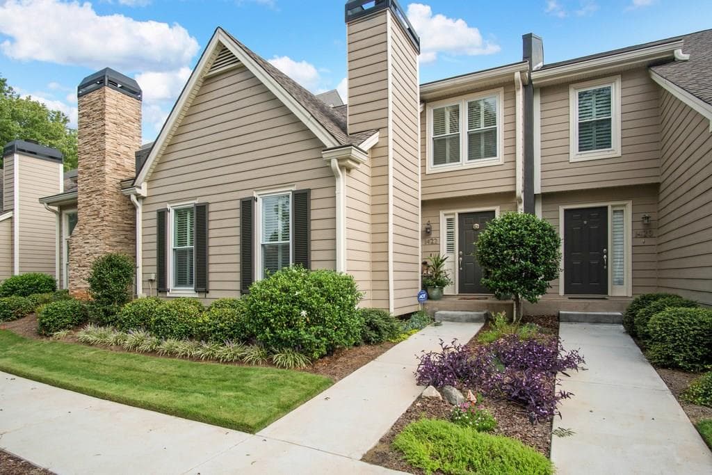 2 bedroom, 1,715 sq ft townhouse sold at 1422 DEFOORS Drive, Atlanta, GA 30318