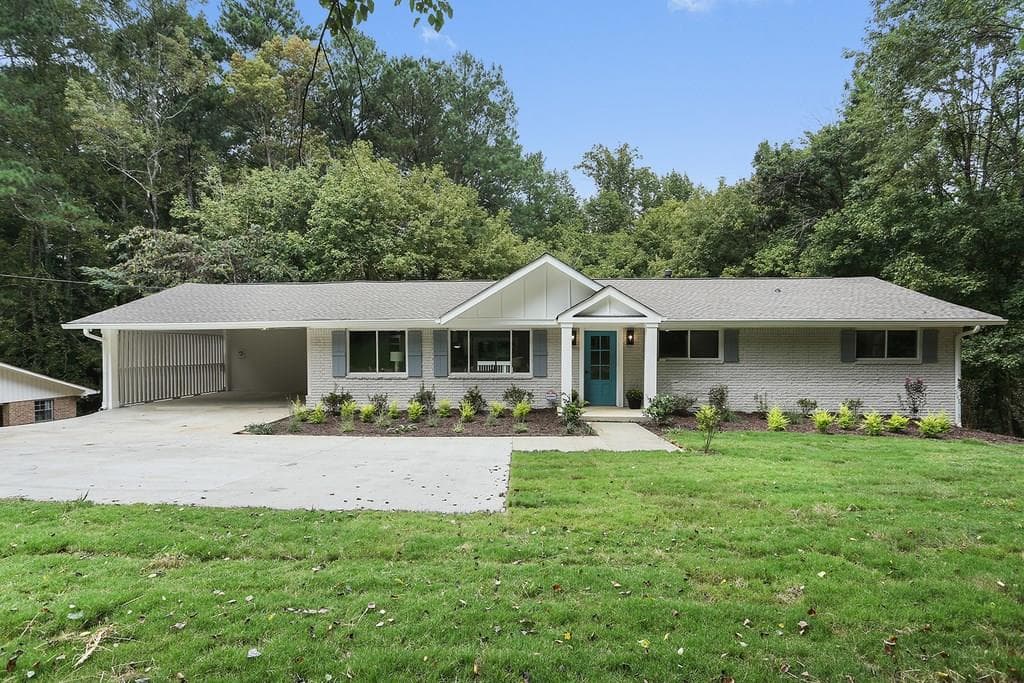 5 bedroom, 3,562 sq ft single family residence sold at 927 Fleetwood Circle, Atlanta, GA 30311