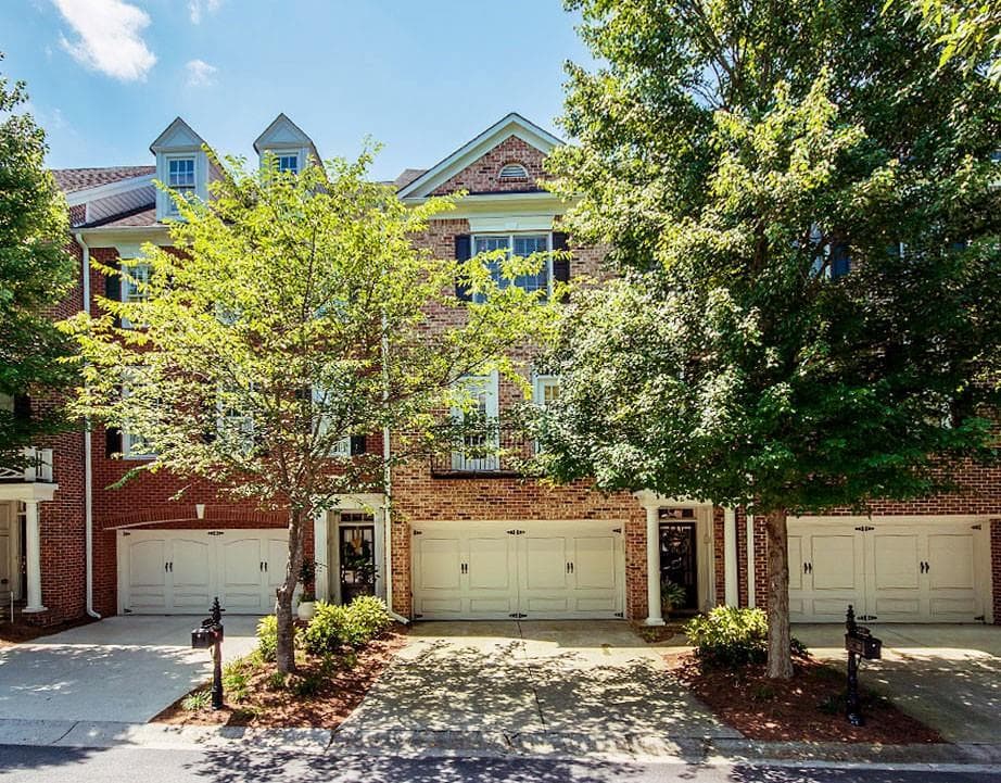 3 bedroom, 2,300 sq ft townhouse sold at 4407 Village Green Drive 0, Roswell, GA 30075