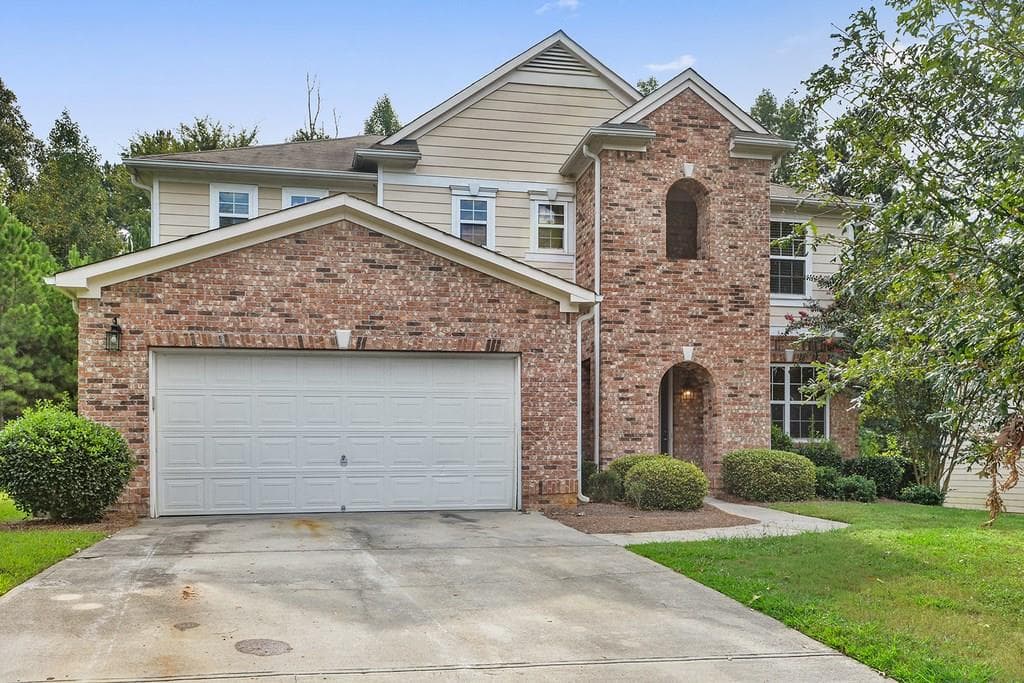 3 bedroom, 3,451 sq ft single family residence sold at 2828 Brookford Lane, Atlanta, GA 30331