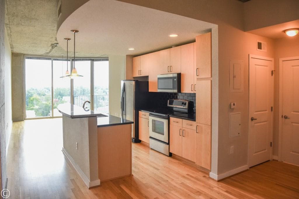1 bedroom, 832 sq ft condominium sold at 361 17th Street 913, Atlanta, GA 30363