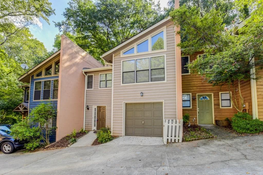 2 bedroom, 1,548 sq ft condominium sold at 338 Hillcrest Avenue B, Decatur, GA 30030